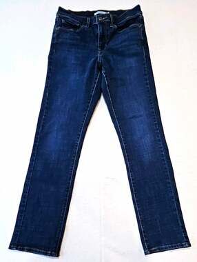 Levi's Classic Straight Women’s Dark Wash Blue Mid Rise Stretch Jeans 4 W27 L30